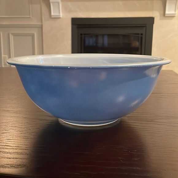Vintage Pyrex blue clear bottom mixing bowl #325 2.5L Vintage kitchenware - Picture 1 of 5